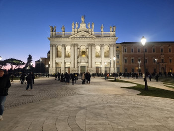 Piazza San Giovanni Apertura Foto DIRE
