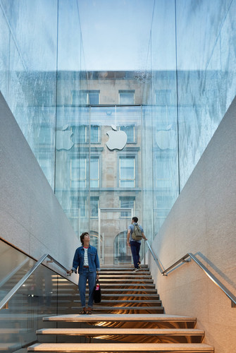 Apple-piazza-liberty Staircase 07242018